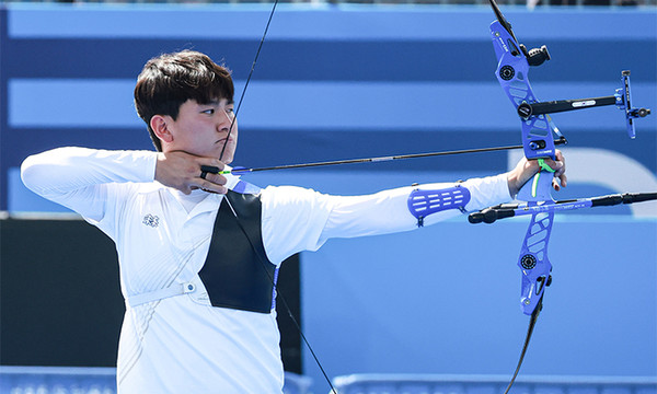 파리 올림픽 2024, 김제덕의 놀라운 스토리: 손등에 벌이 물려도 '10점' 명중, "팔을 내릴 수 없었다… 썸네일 이미지