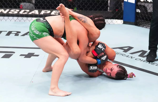 맥켄지 던, UFC 아부다비 승리 후 타티아나 수아레즈와의 대결을 희망한다 썸네일 이미지