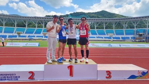 울산시육상연맹 대표팀, 전국생활체육육상경기대회서 '금메달 18개' 획득... 종합 준우승 쾌거! 썸네일 이미지