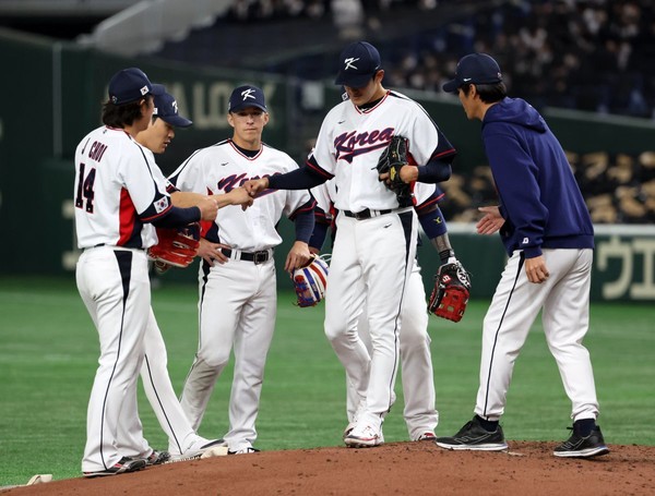 2026 WBC 참가팀이 확정되었습니다! 한국이 일본, 호주, 체코와 함께 C조에 속해 '명예 회복'을 위한… 썸네일 이미지