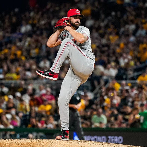 '잠실 예수' 켈리, LG 떠나고 MLB 복귀전서 감격의 3이닝 세이브… "아버지가 울며, 나도 울었다" 썸네일 이미지