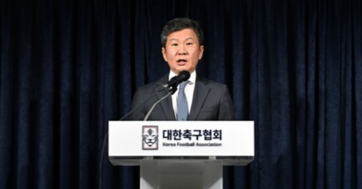 유인촌, 4연임 앞둔 정몽규에 대한 사실상 '퇴진 요구'가 제기되며 "스스로 결정하는 것이 명예롭다" 썸네일 이미지