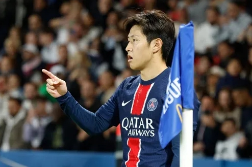 '이강인, 평점 8.4로 빛나는 활약! PSG, 생테티엔과의 경기 2-1 승리' 썸네일 이미지