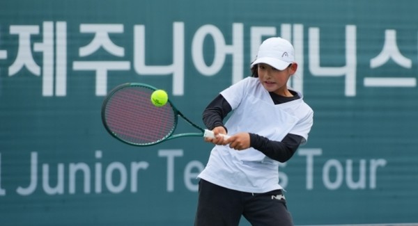 초등 5학년 최윤설, 와일드카드의 반란! '주니어테니스 대회' 우승 차지 썸네일 이미지