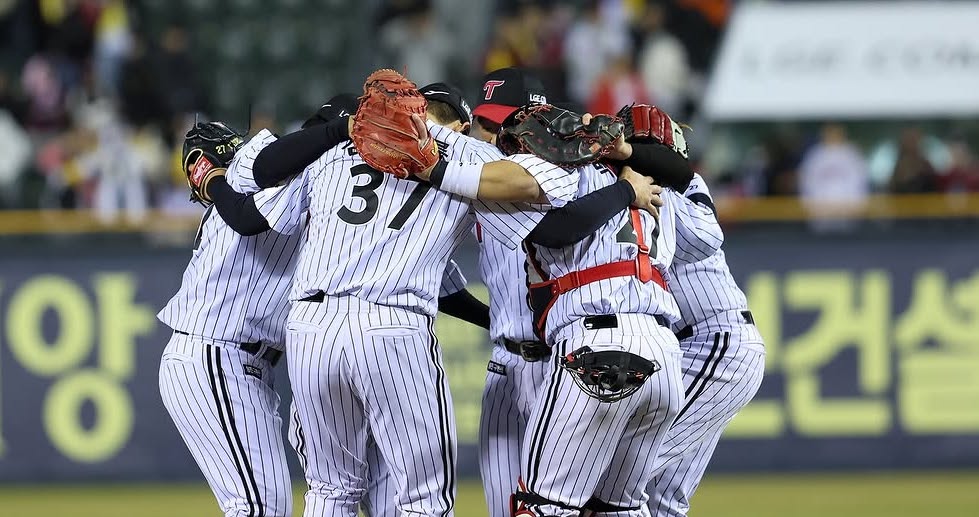 LG, 평일 야구를 즐기며 3연승 질주 중… 'KBO 최초' 개막 4연속 매진 썸네일 이미지
