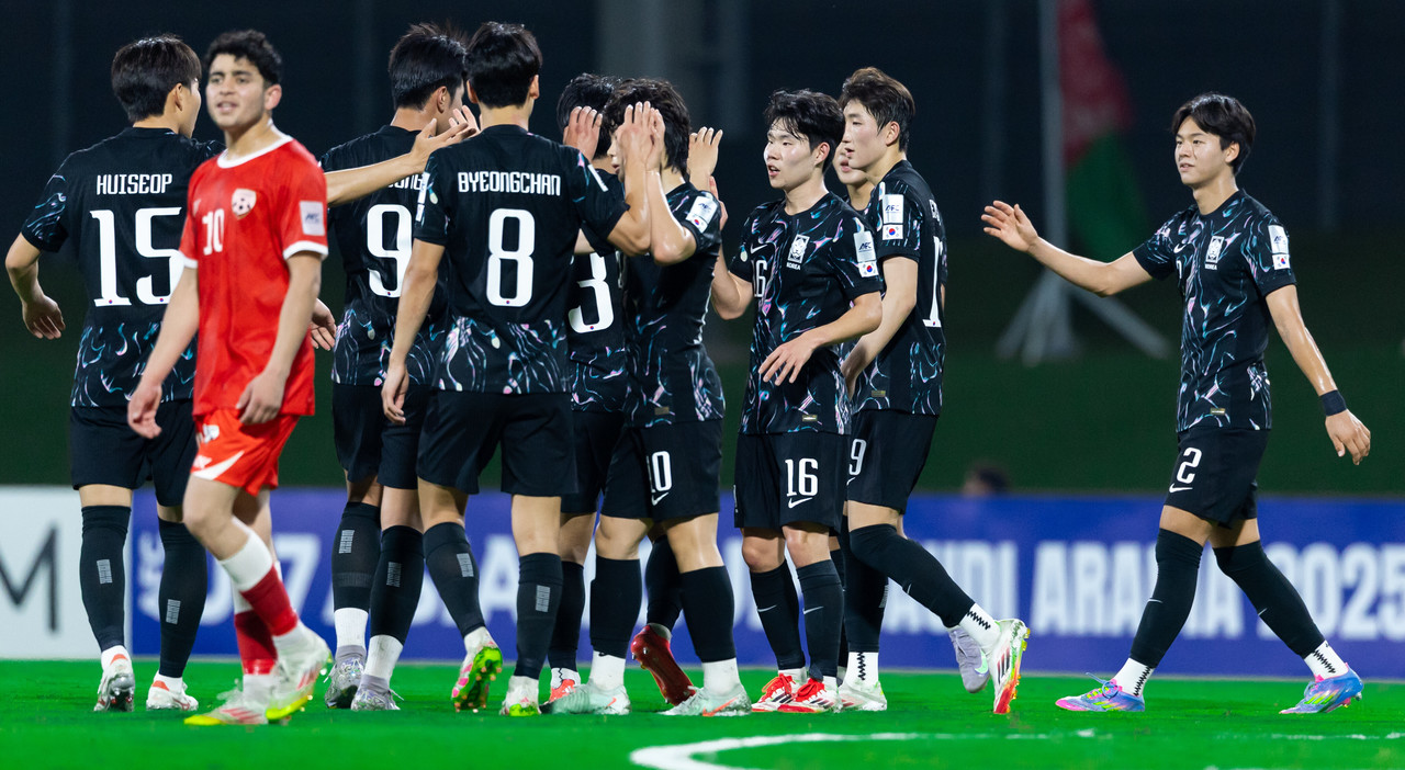 한국 U-17, 아프간에 6-0 대승하며 8강행 불씨 키워…인도네시아는 조 1위 확정, 충격적인 승리에 기대… 썸네일 이미지