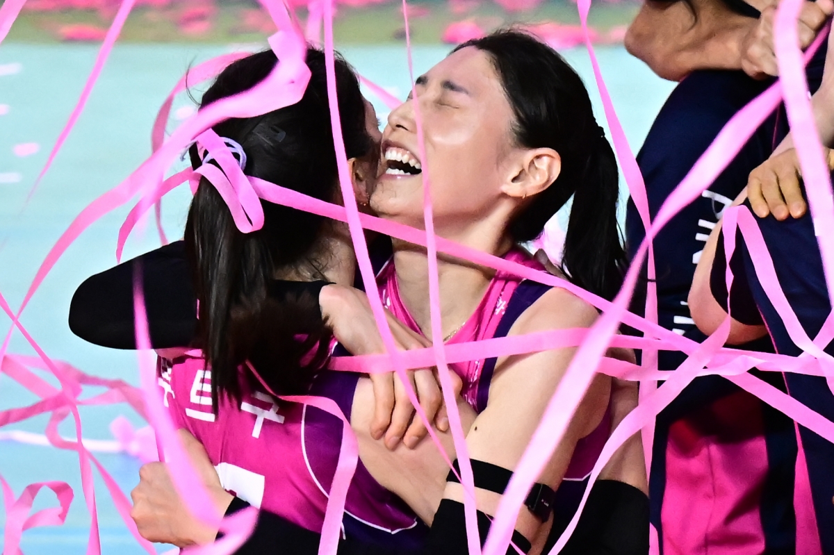 '배구의 여왕 김연경, 통합우승으로 2021시즌을 마무리하며 "이보다 더 행복한 은퇴는 없을 것" 고백' 썸네일 이미지