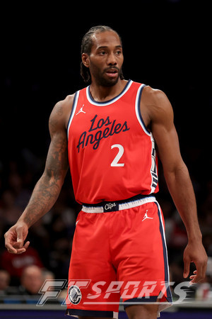 NBA 레너드, 클리퍼스 꺾고 덴버와의 시리즈 균형 맞춘다. 썸네일 이미지