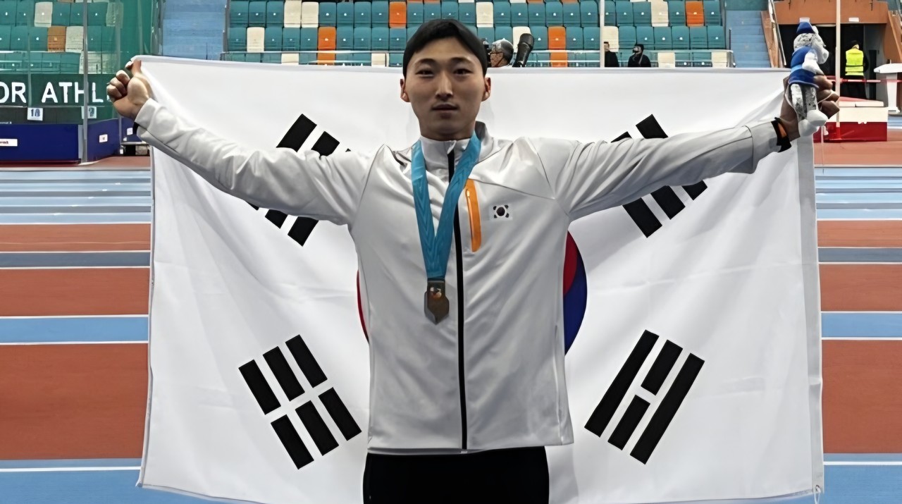 유규민, 아시아 육상선수권 대표 선발전에서 김장우를 누르고 세단뛰기 부문에서 우승을 차지했다 썸네일 이미지