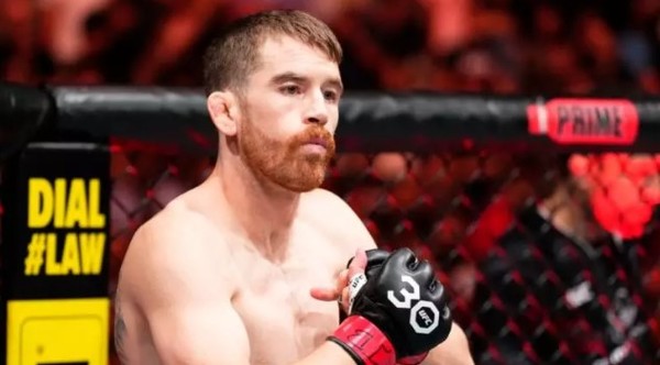 코리 샌드하겐, UFC 디모인서 데이비슨 피게레도 제압하고 타이틀전 도전 의지 피었다 썸네일 이미지