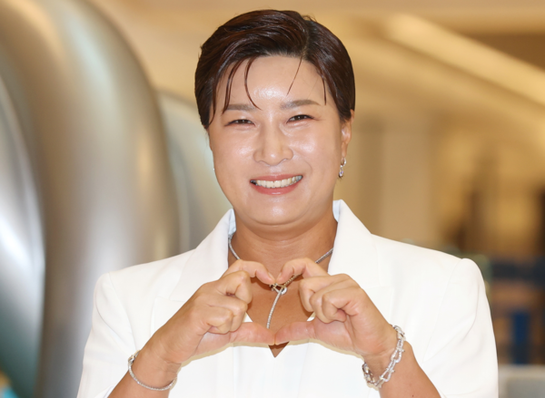 박세리의 '맨발 투혼'이 세계 여자 골프 역사에 남은 명장면으로 선정되었다. 썸네일 이미지