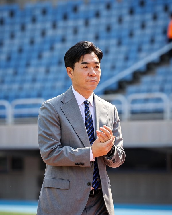 K리그2 인천 윤정환 감독, 4월 이달의 감독상 수상으로 '전승 행진' 이어가며 호평 받아 썸네일 이미지