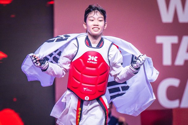 태권도 신인들, 세계 대회 첫날부터 빛나는 활약! 오윤주, 금메달 획득으로 주목 받아 썸네일 이미지