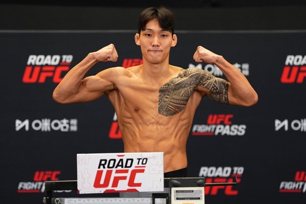 UFC 신인 마크 초인스키, 데뷔전 KO승리 놓친 데뷔전 무승부에 약간의 실망을 표현하며 좌절한다. 썸네일 이미지