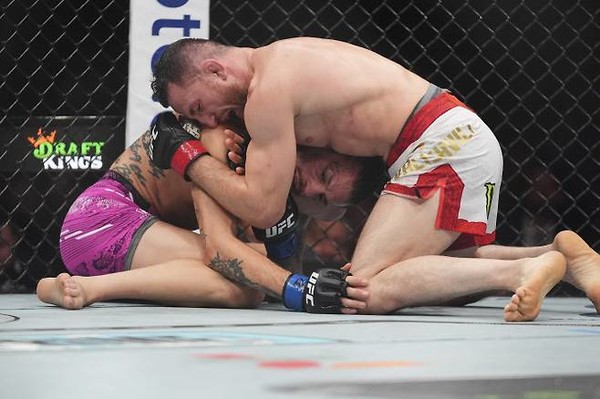 드발리쉬빌리, 오말리 꺾고 UFC 밴텀급 타이틀 방어에 성공 썸네일 이미지