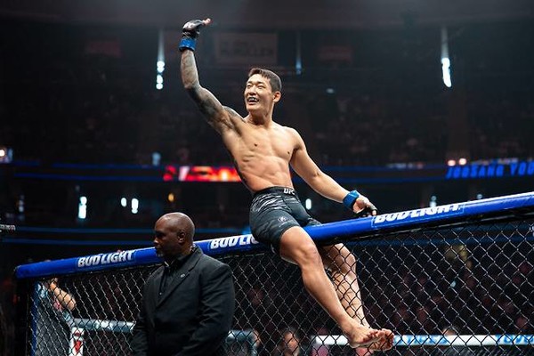 '좀비 주니어' 유주상, UFC 데뷔전에서 28초 만에 KO승을 거둬 충격 데뷔 완료 썸네일 이미지